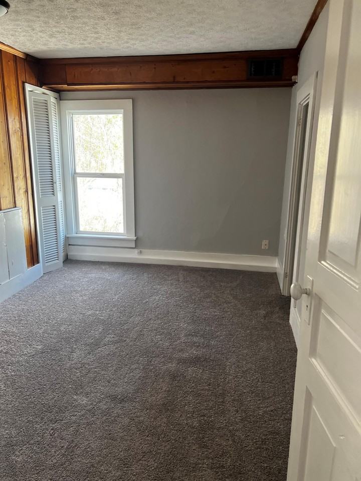 133 Franklin Avenue - Photo 5 of 11