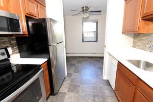 ANITA HALL -- 197 - Photo 1 of 1