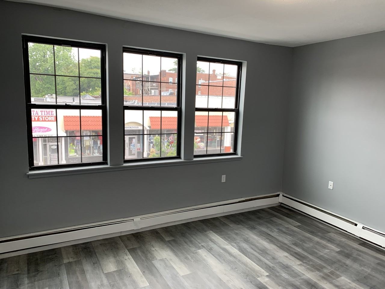 692-700 Park Street - Photo 4 of 7