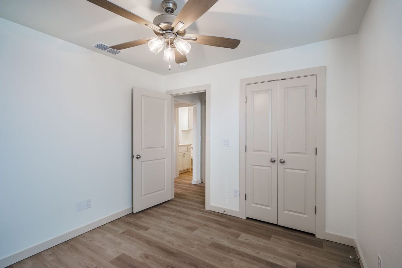 2210 N Avenue N - Photo 6 of 10