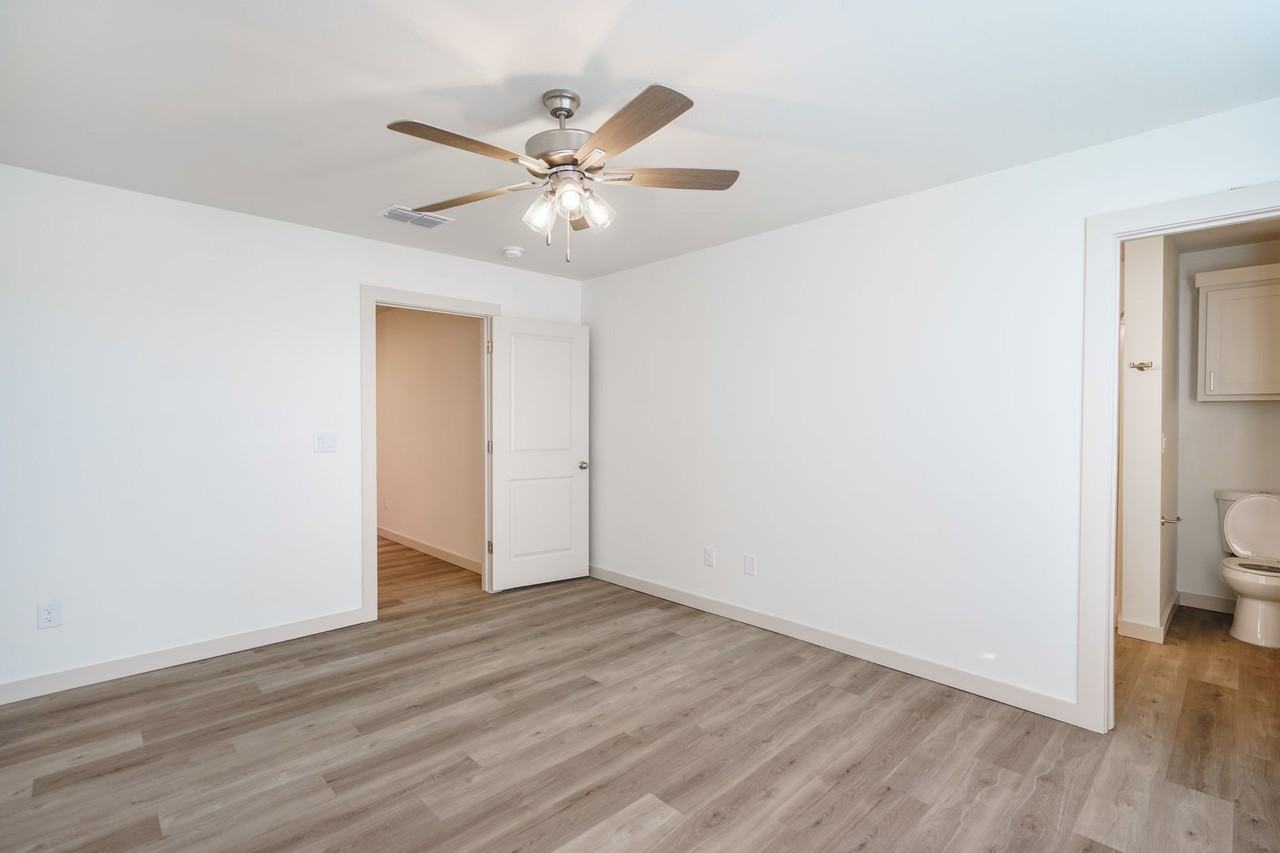 2210 N Avenue N - Photo 7 of 10