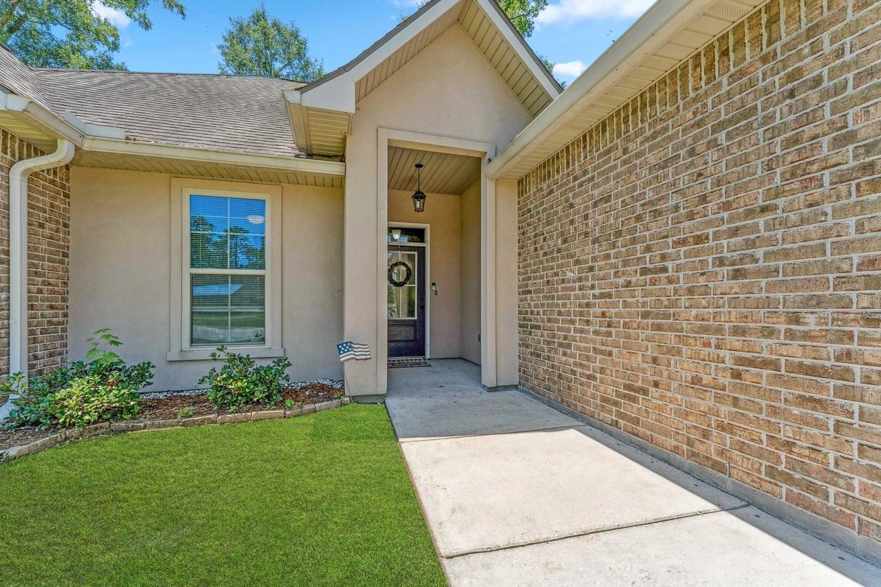 1041 Berkshire Dr - Photo 3 of 22