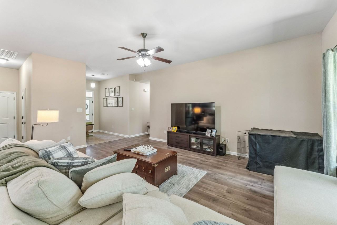 1041 Berkshire Dr - Photo 6 of 22