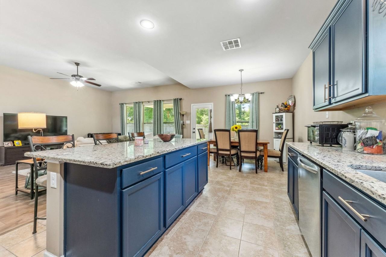 1041 Berkshire Dr - Photo 7 of 22