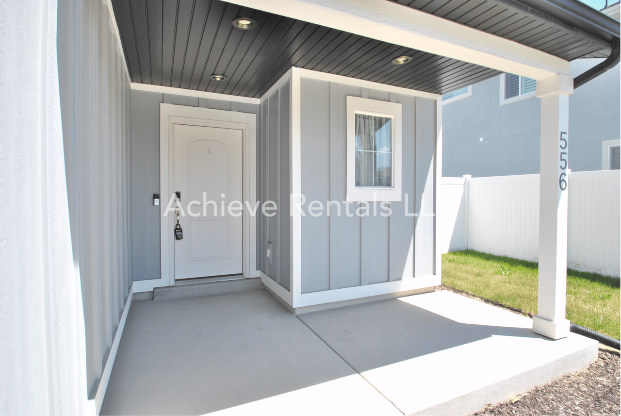 556 N 275 E - Photo 2 of 14