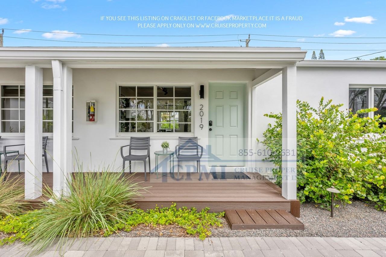 2021 Plunkett St Hollywood, FL 33020 - Photo 6 of 43