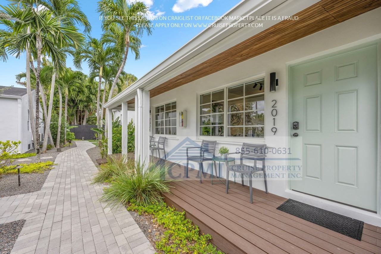 2021 Plunkett St Hollywood, FL 33020 - Photo 7 of 43