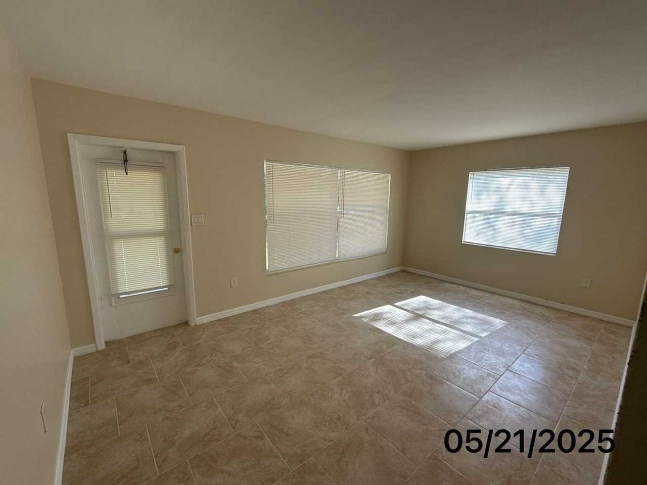 208 Prince St - Photo 2 of 12