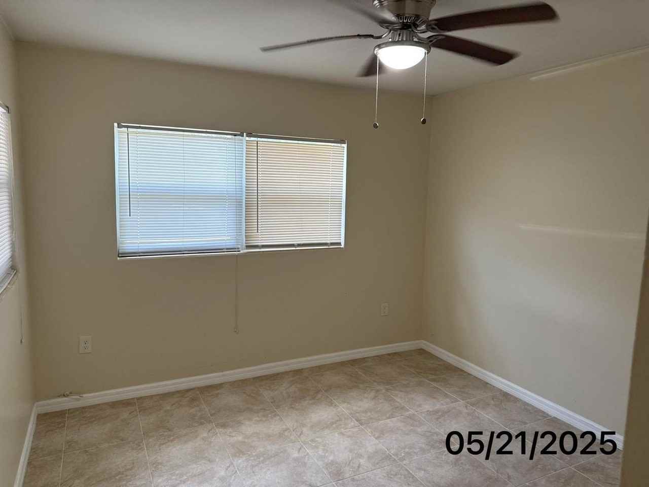 208 Prince St - Photo 3 of 12