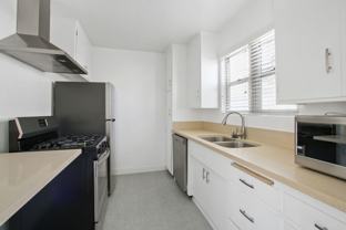 943 6th Street in Santa Monica - Photo 1 of 1