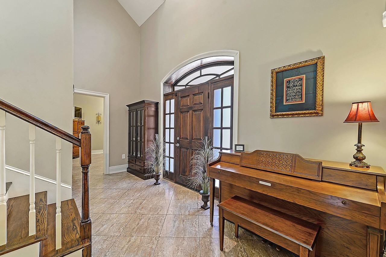 386 Meaut St - Photo 2 of 20