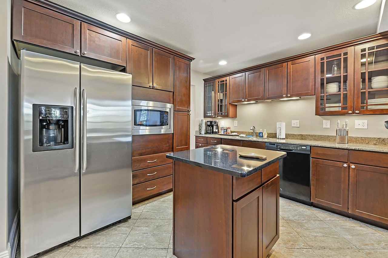 386 Meaut St - Photo 3 of 20