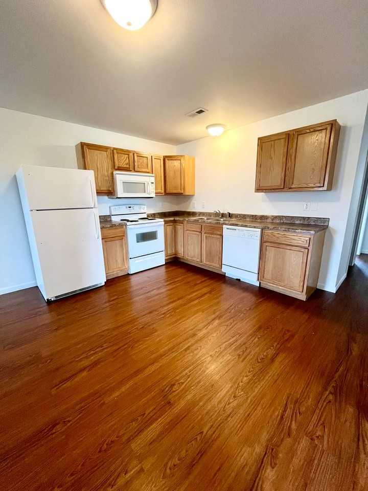 24 Liberty Ln - Photo 3 of 10