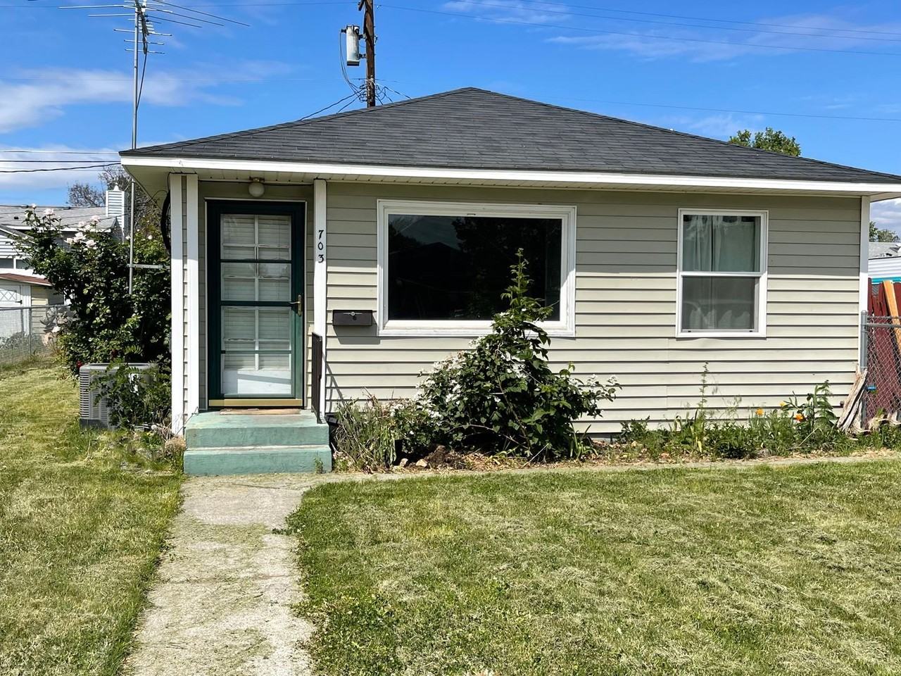 703 Winslow Ave - Photo 2 of 17