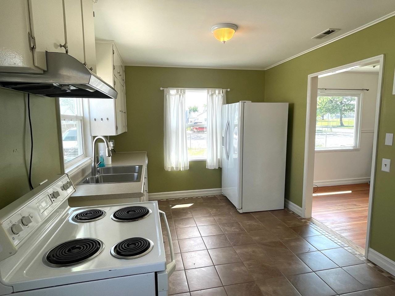 703 Winslow Ave - Photo 5 of 17