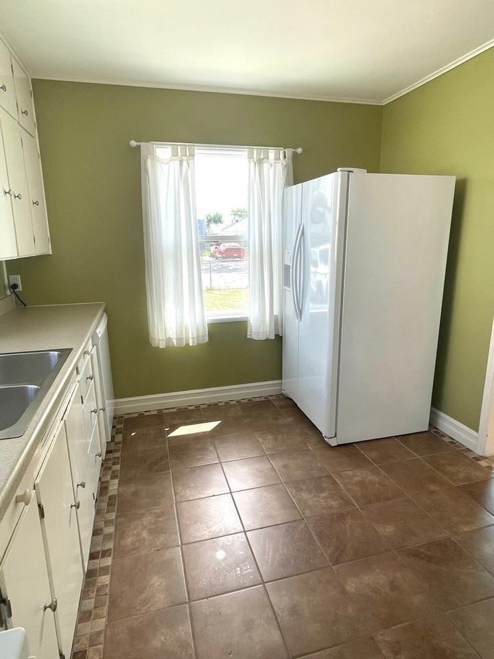 703 Winslow Ave - Photo 7 of 17