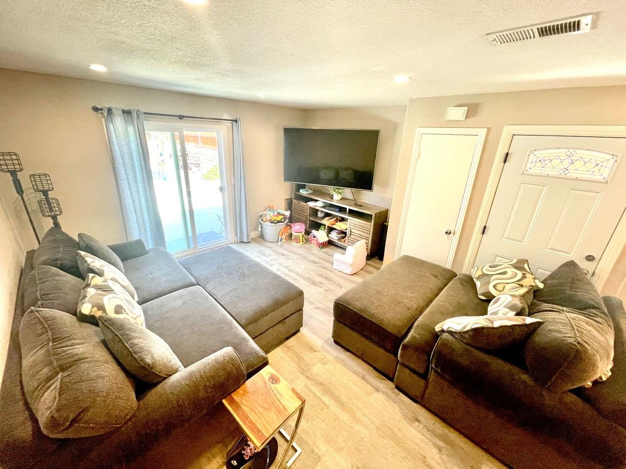 420 Ramona Ave - Photo 4 of 15
