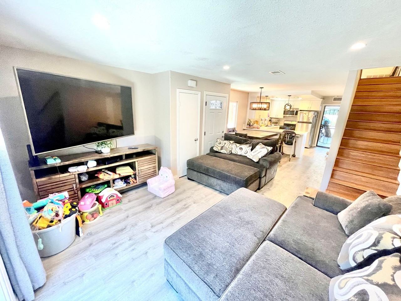 420 Ramona Ave - Photo 6 of 15