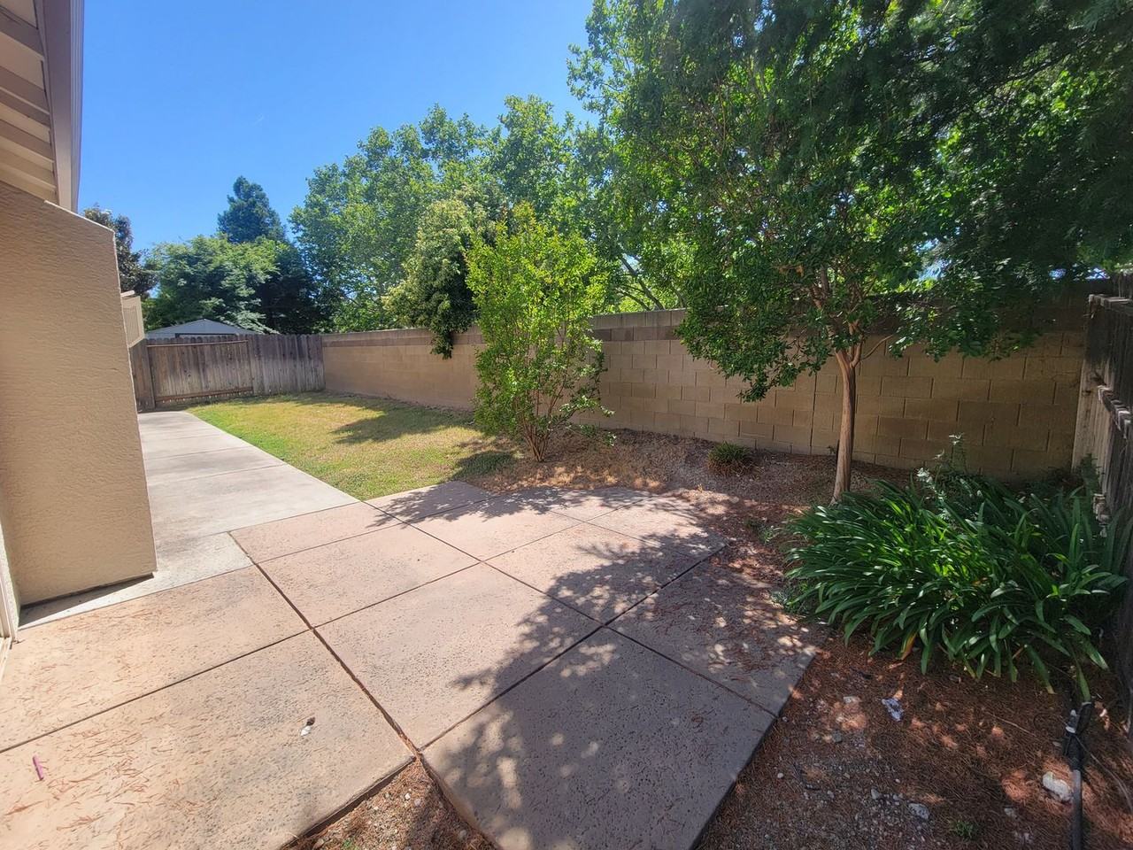 8624 Banton Cir - Photo 3 of 18