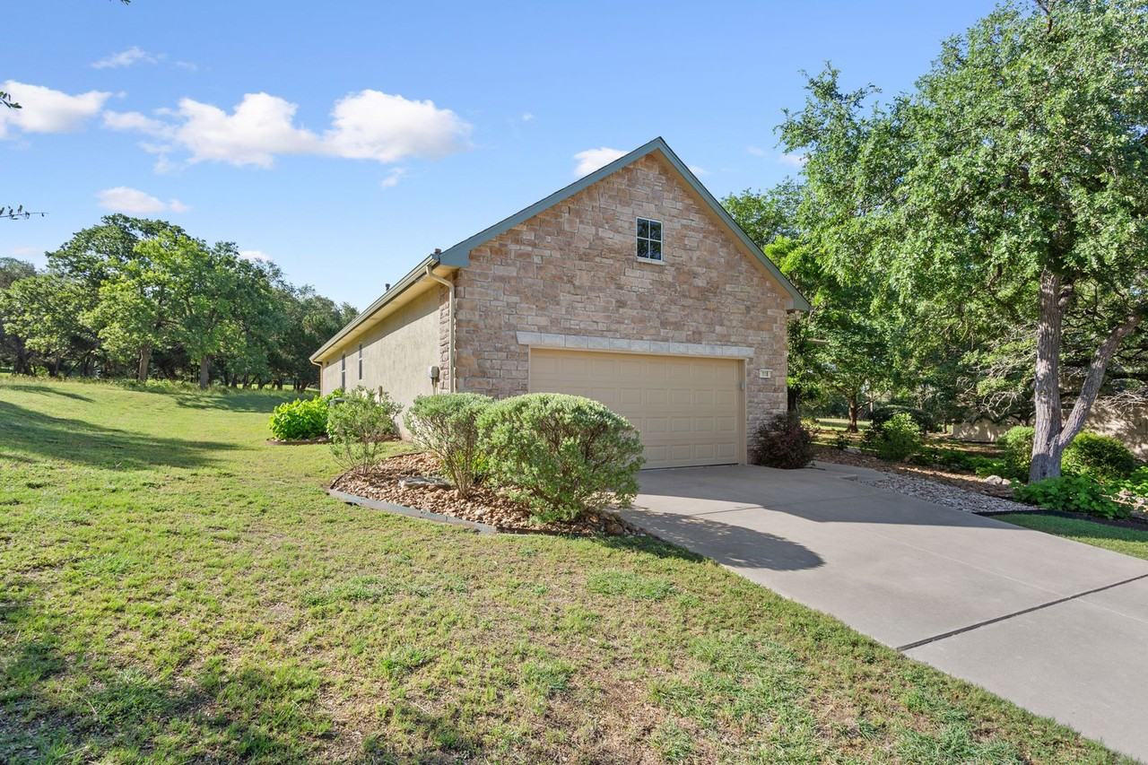 118 Larkspur Ln - Photo 2 of 36