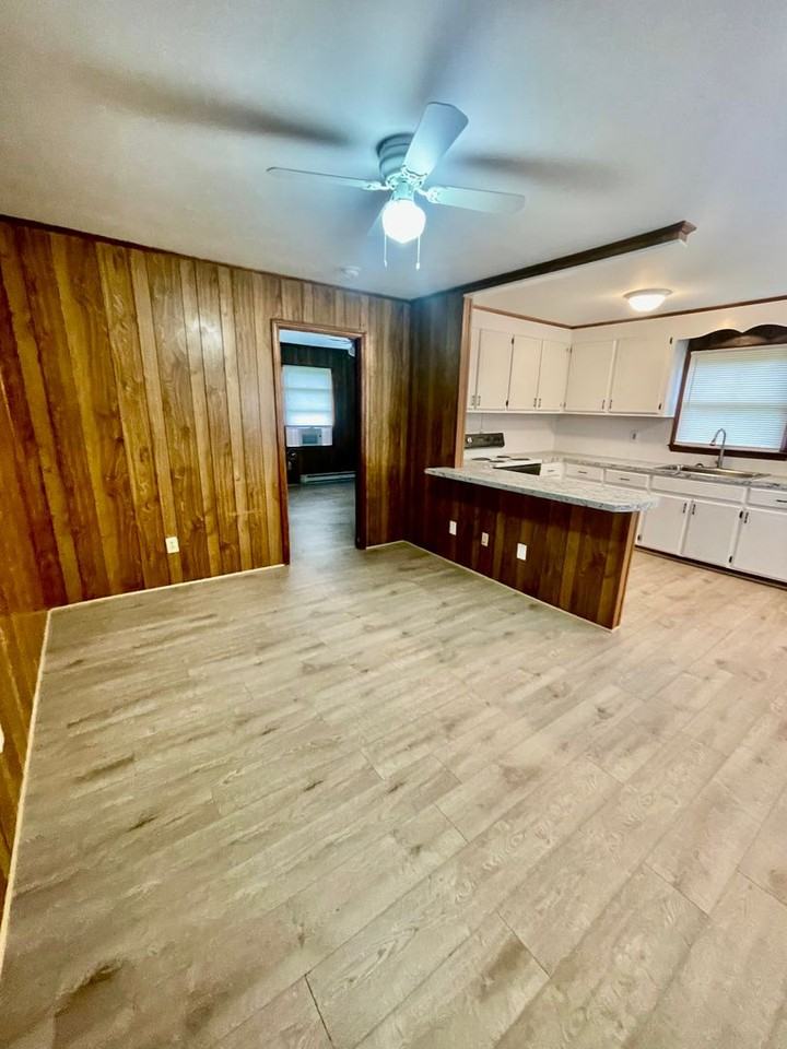 201 Webb St - Photo 3 of 11