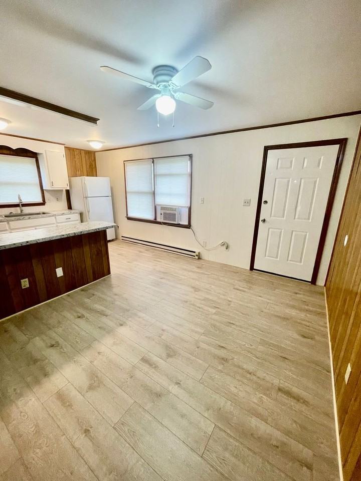 201 Webb St - Photo 4 of 11