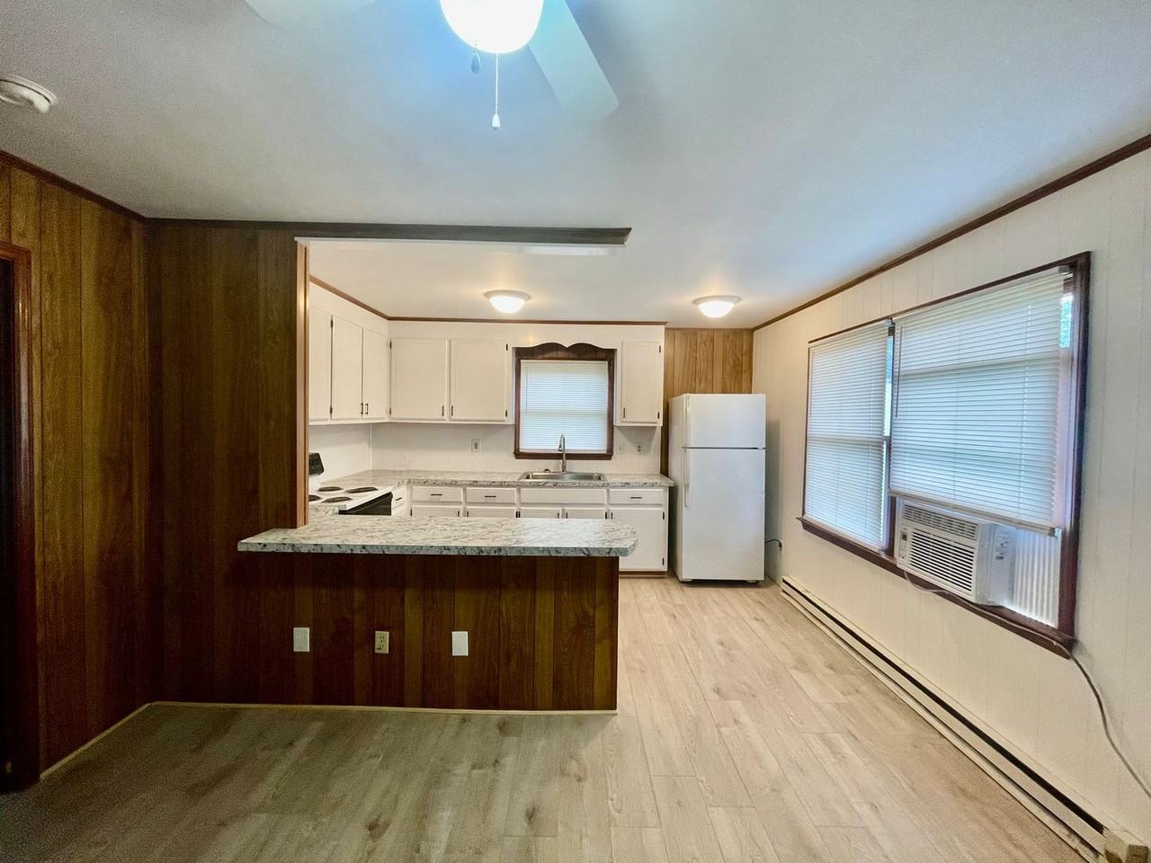 201 Webb St - Photo 5 of 11
