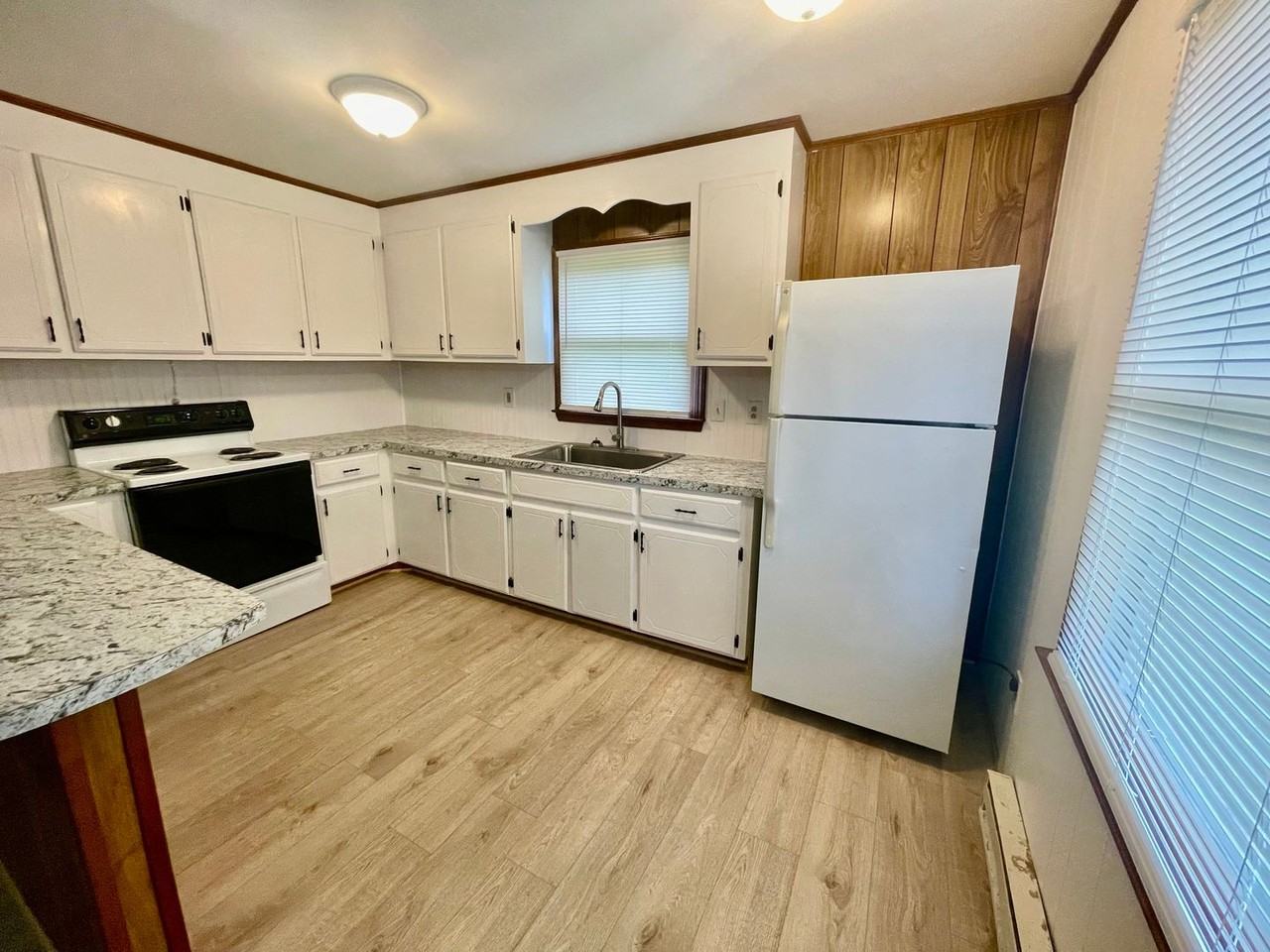 201 Webb St - Photo 6 of 11