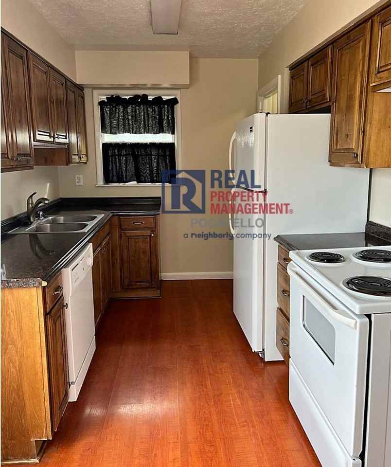 1154 W Eldredge Rd - Photo 7 of 35