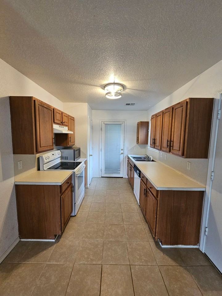 2400 Desert Willow Ter - Photo 5 of 14