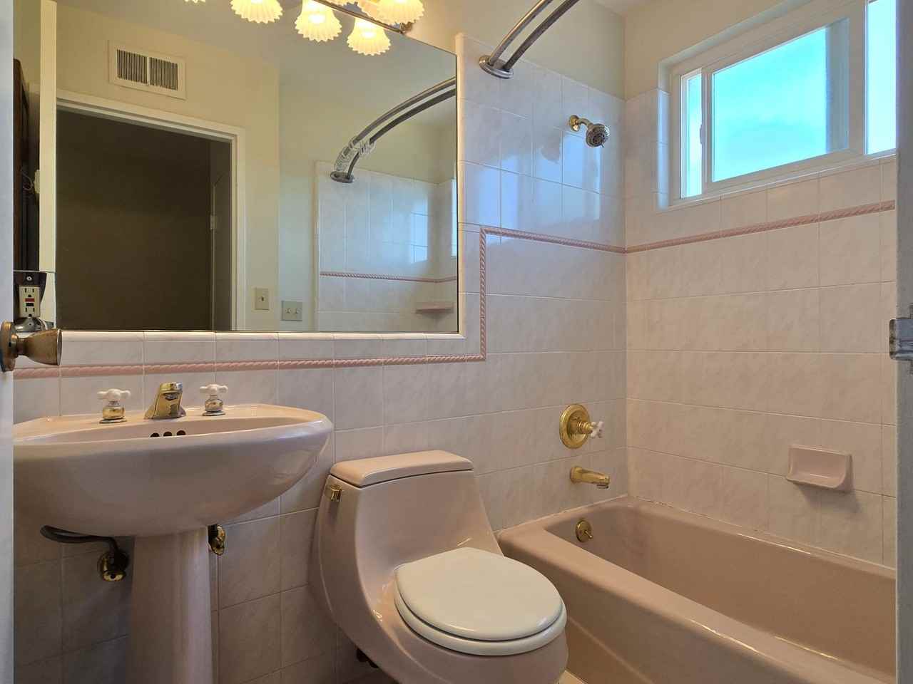 2756 Donovan Ave - Photo 5 of 9