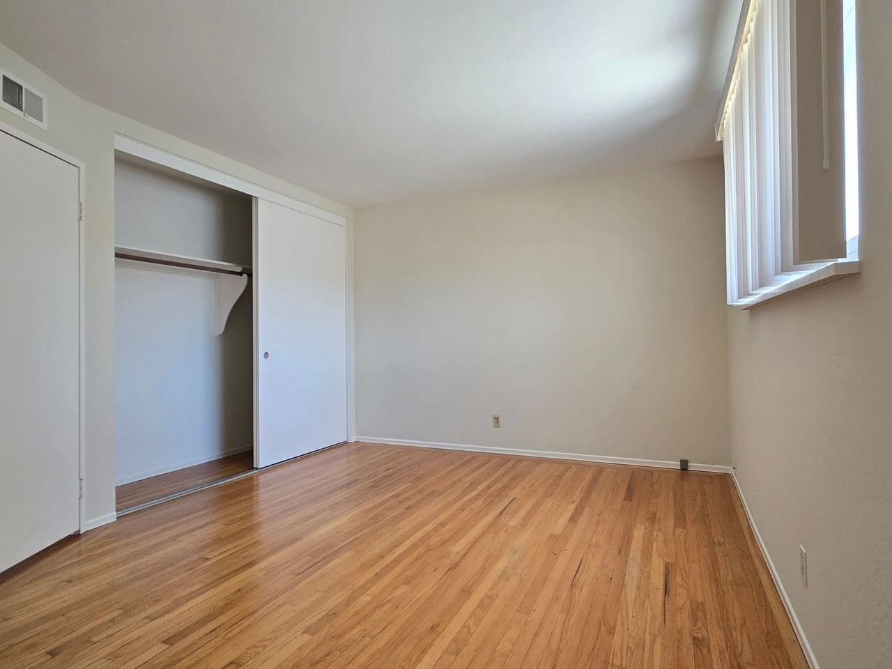 2756 Donovan Ave - Photo 6 of 9