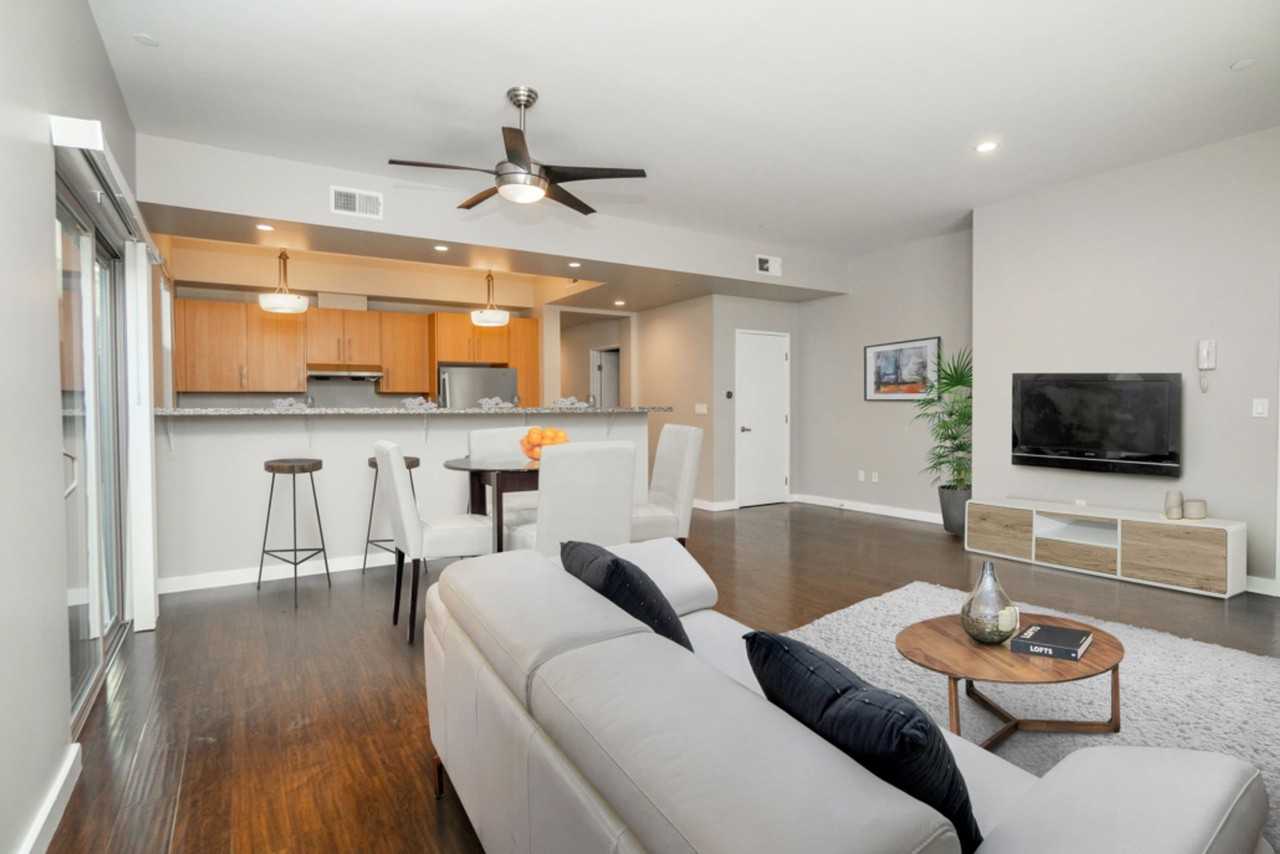 6462 Woodley Ave Residences - Photo 2 of 16