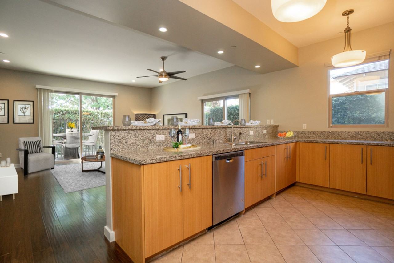 6462 Woodley Ave Residences - Photo 3 of 16