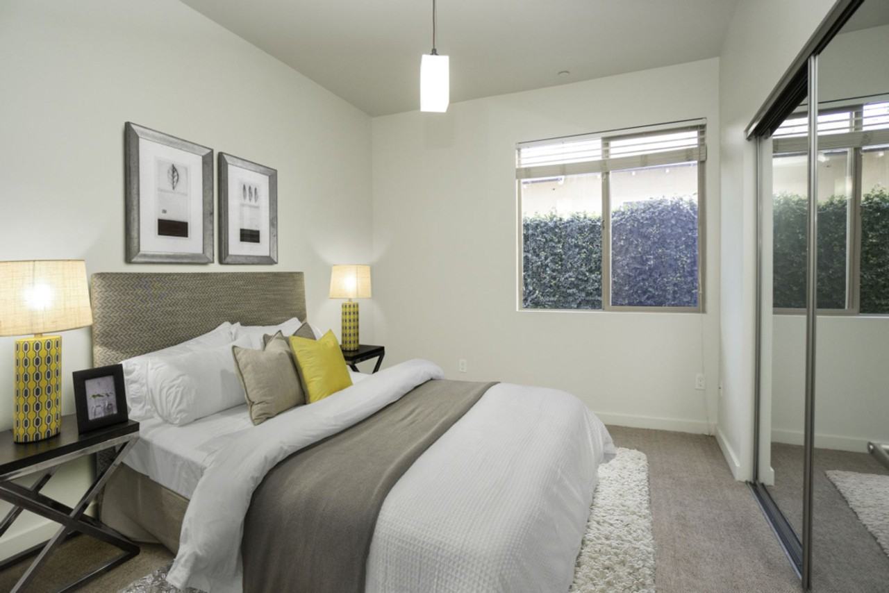 6462 Woodley Ave Residences - Photo 4 of 16