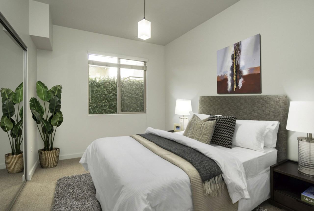6462 Woodley Ave Residences - Photo 5 of 16