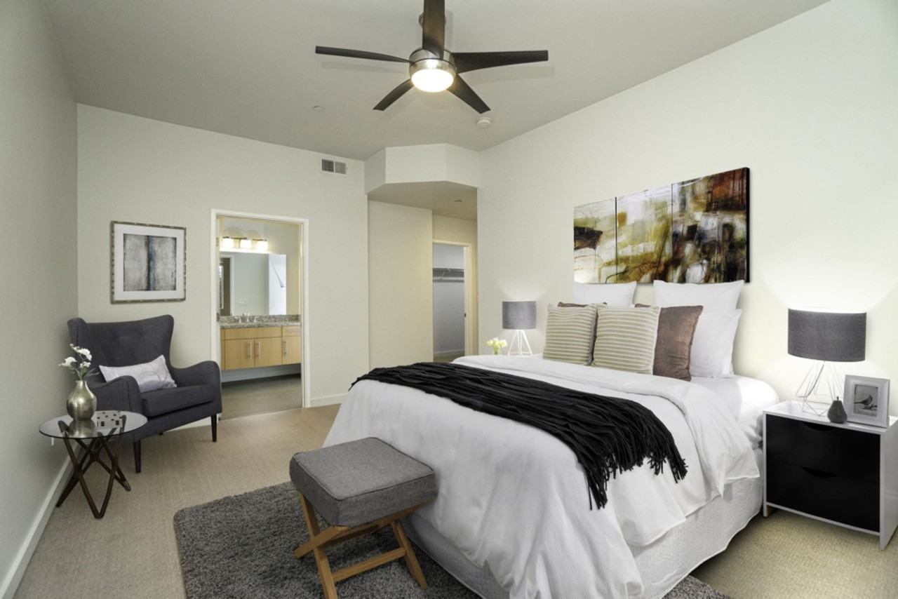 6462 Woodley Ave Residences - Photo 6 of 16