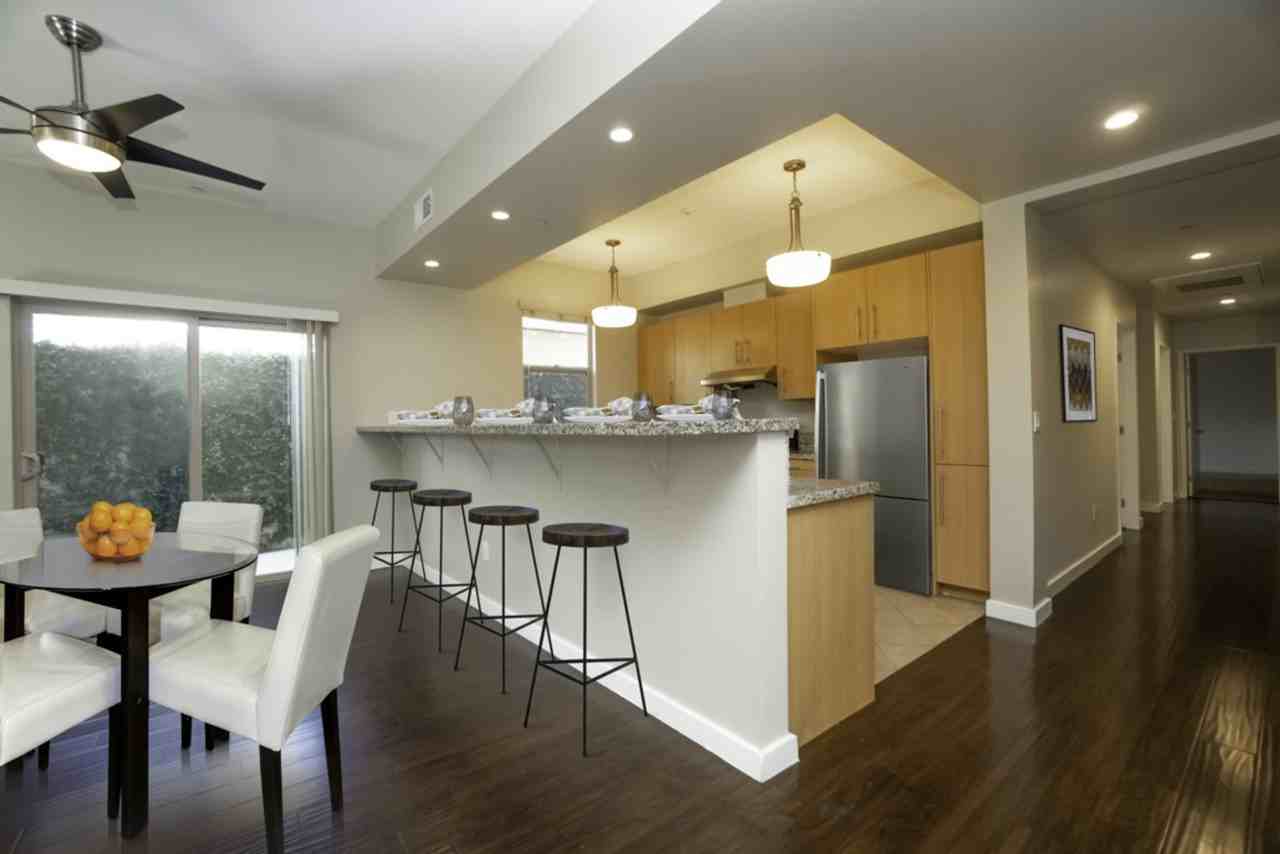 6462 Woodley Ave Residences - Photo 7 of 16