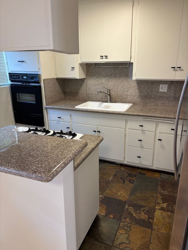 Berkeley Apartments - Photo 2 of 11