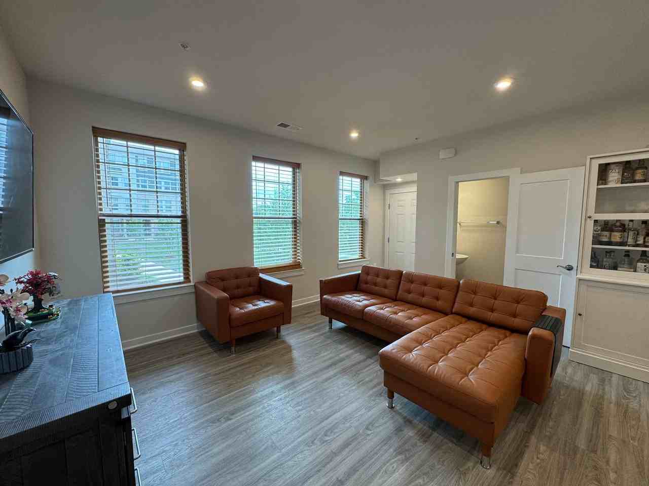 304A Awdry Way - Photo 2 of 27