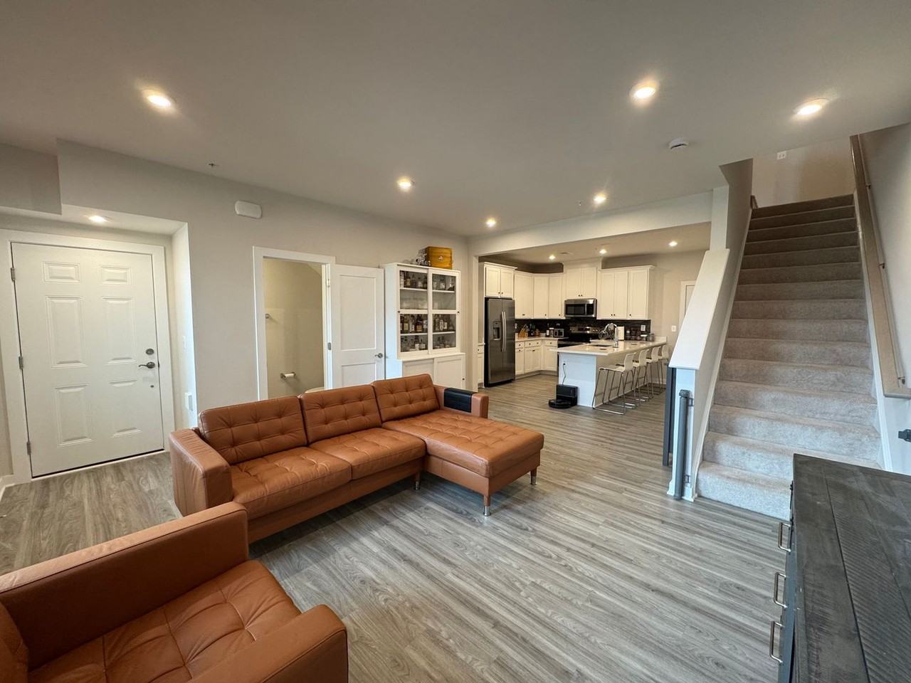 304A Awdry Way - Photo 3 of 27