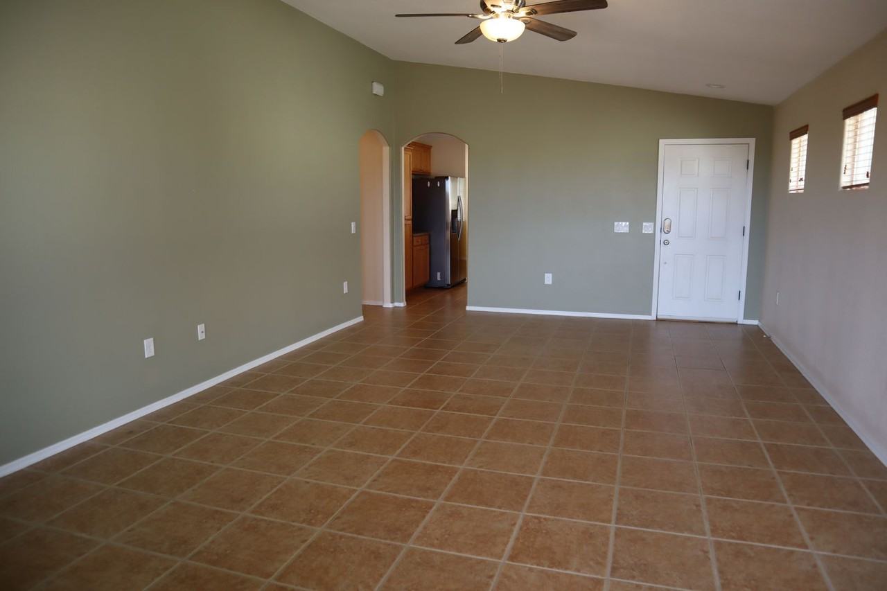 4529 Big Bend St - Photo 4 of 50