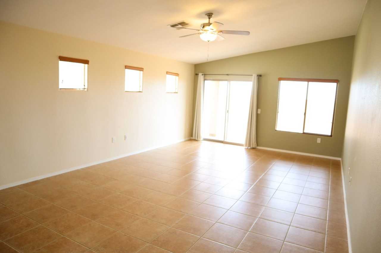 4529 Big Bend St - Photo 5 of 50