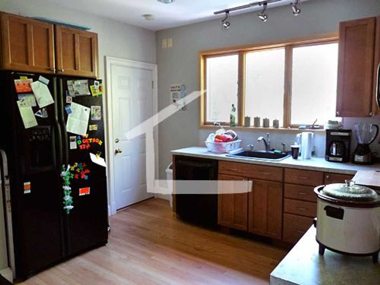 25 Raymond St - Photo 7 of 11