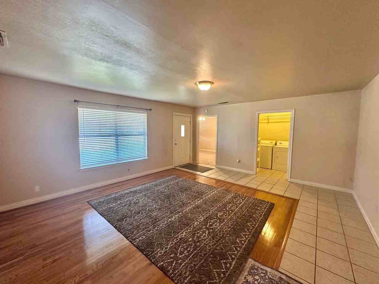 4310 31st St - Photo 3 of 15