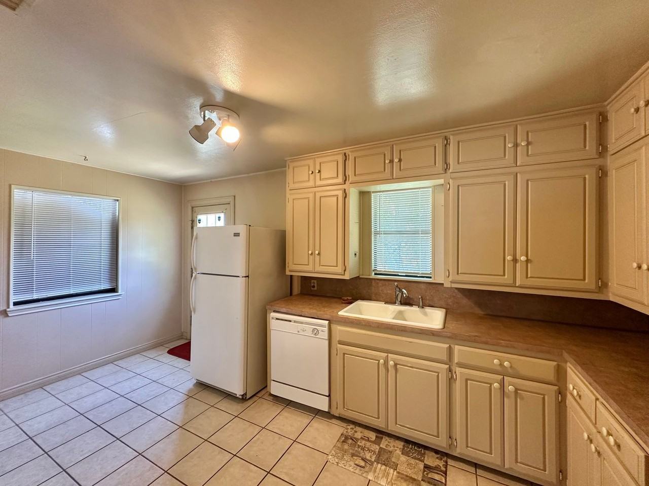 4310 31st St - Photo 4 of 15