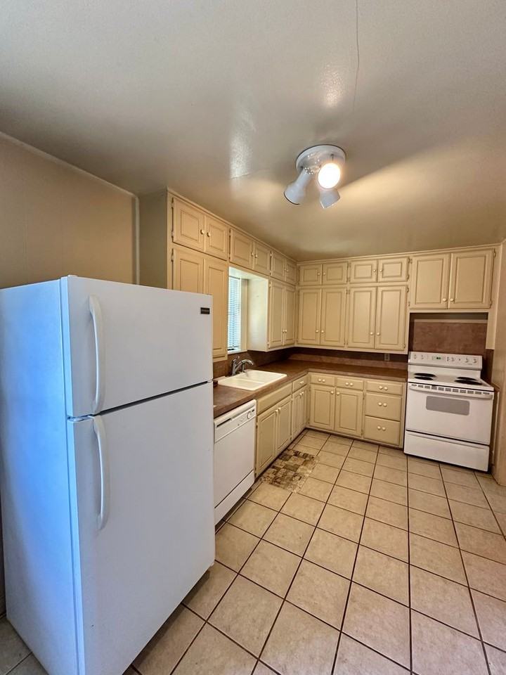 4310 31st St - Photo 5 of 15