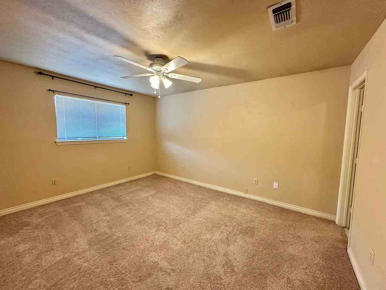 4310 31st St - Photo 6 of 15