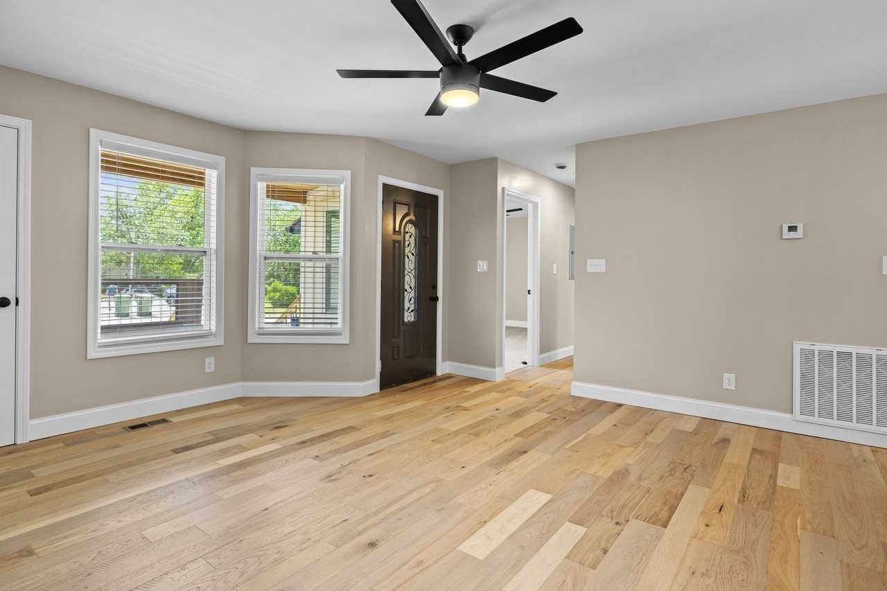 910 Windlau Ct - Photo 4 of 40