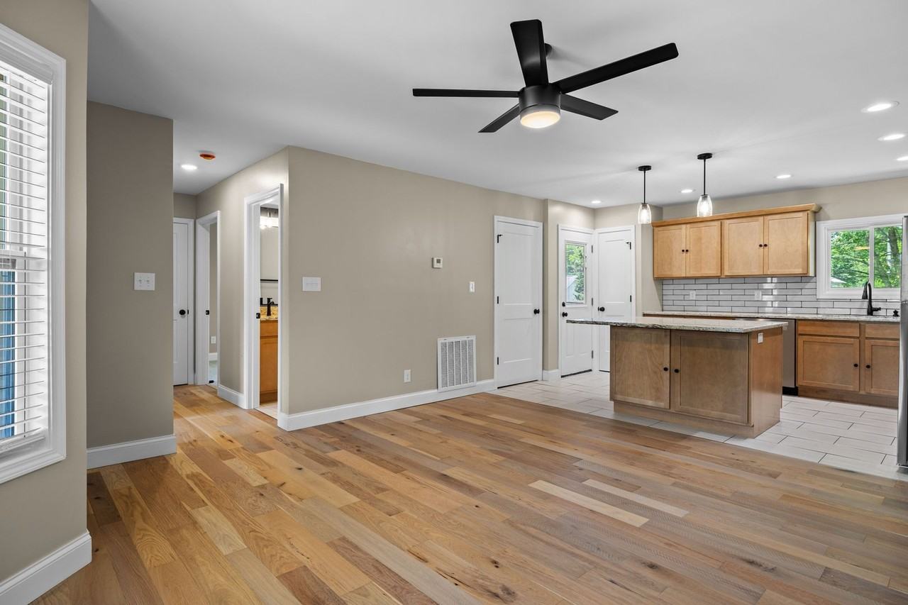910 Windlau Ct - Photo 5 of 40